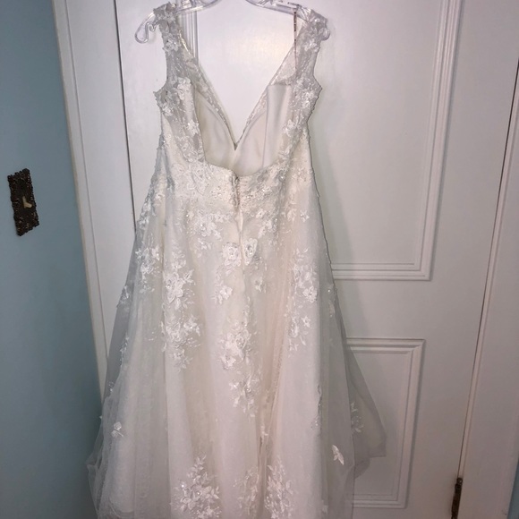 Maggie Sottero Meryl Lane Tea length wedding gown - Picture 8 of 12